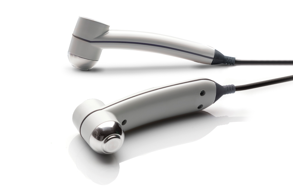 Professionelt ultralydshoved 1 cm til fysioterapi og medicinsk behandling – CE-mærket håndstykke med kabel."