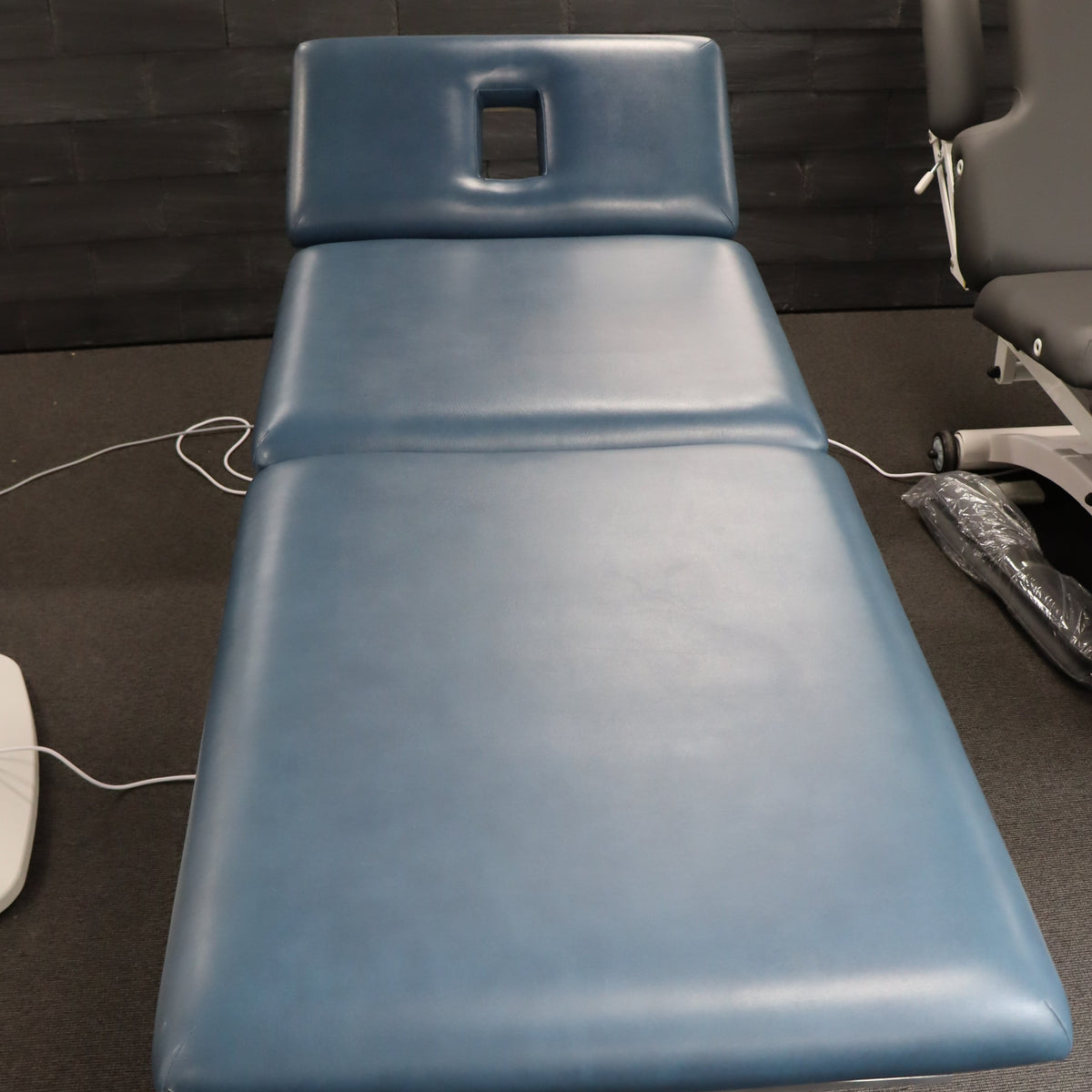 Masolet used massage table